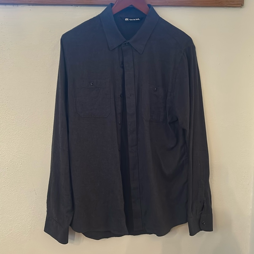 Travis Mathew Button Down Grey Shirt
Never worn - mint condition